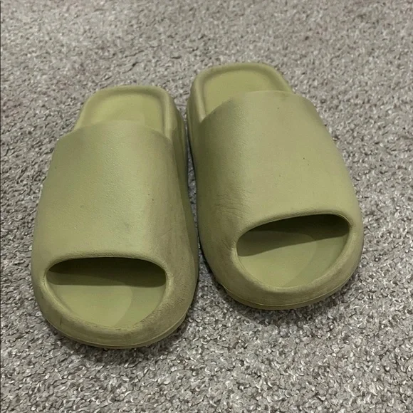yeezy resin slide - Picture 2 of 4